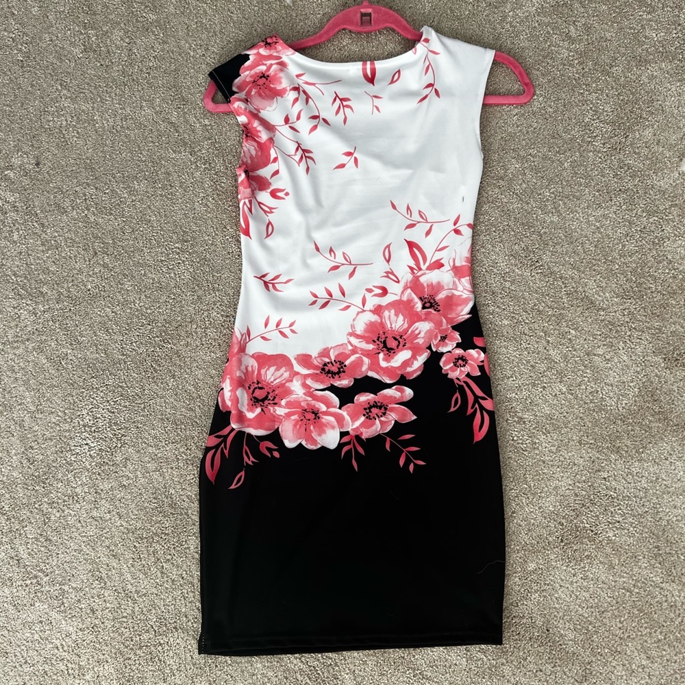 Floral black and white dress size small.